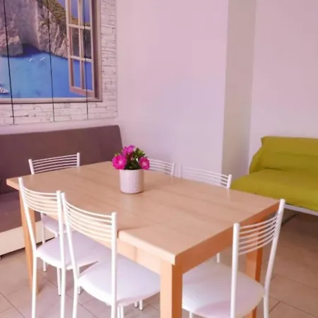 Апартаменти Cozy Escape In Close To The Sea