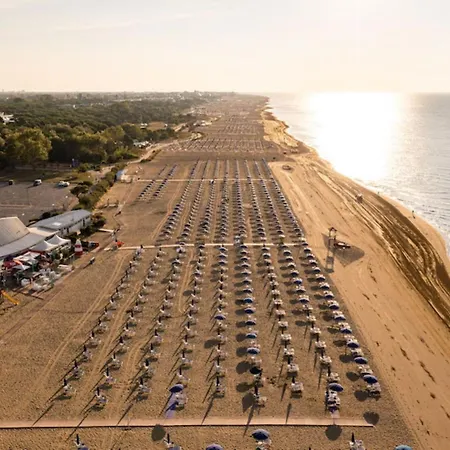 Cozy Escape By The Sea In アパート