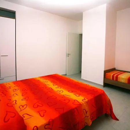 Cozy Escape By The Sea In