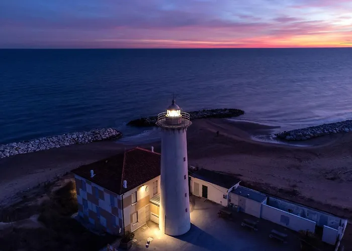 Cozy Escape By The Sea In